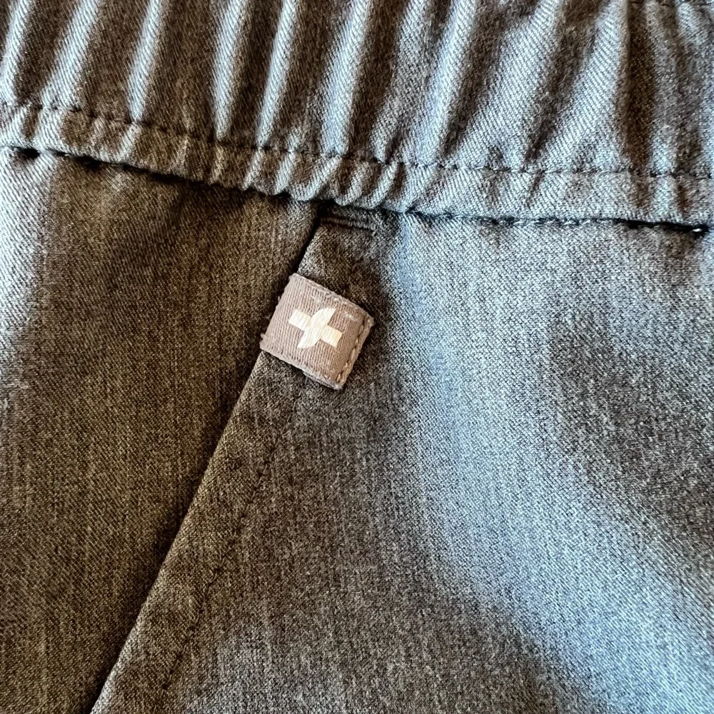 FIGS Graphite Jogger Scrub Pants | Men’s Size Small